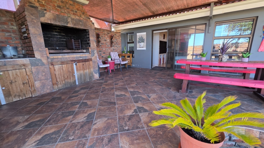 3 Bedroom Property for Sale in Hartenbos Central Western Cape